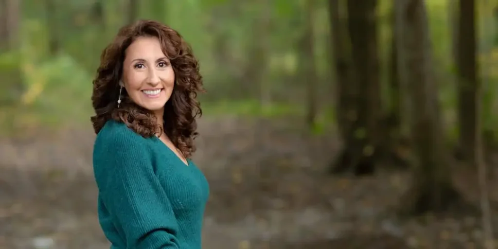 Maria walking in the woods Mobile